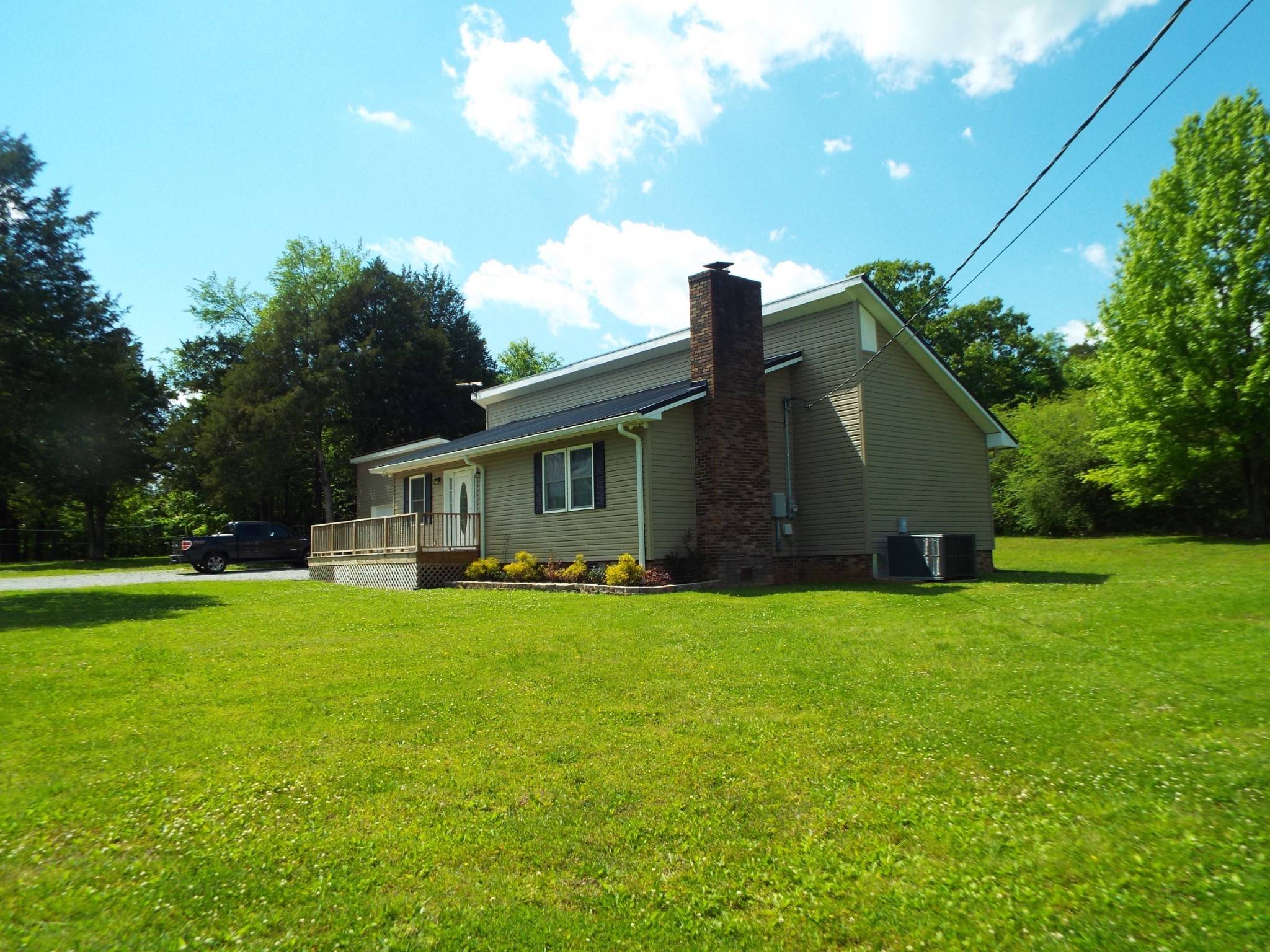 2930 Franklin Road Lebanon, TN 37090 - Photo 2 of 19 a front view of house with yard and trees