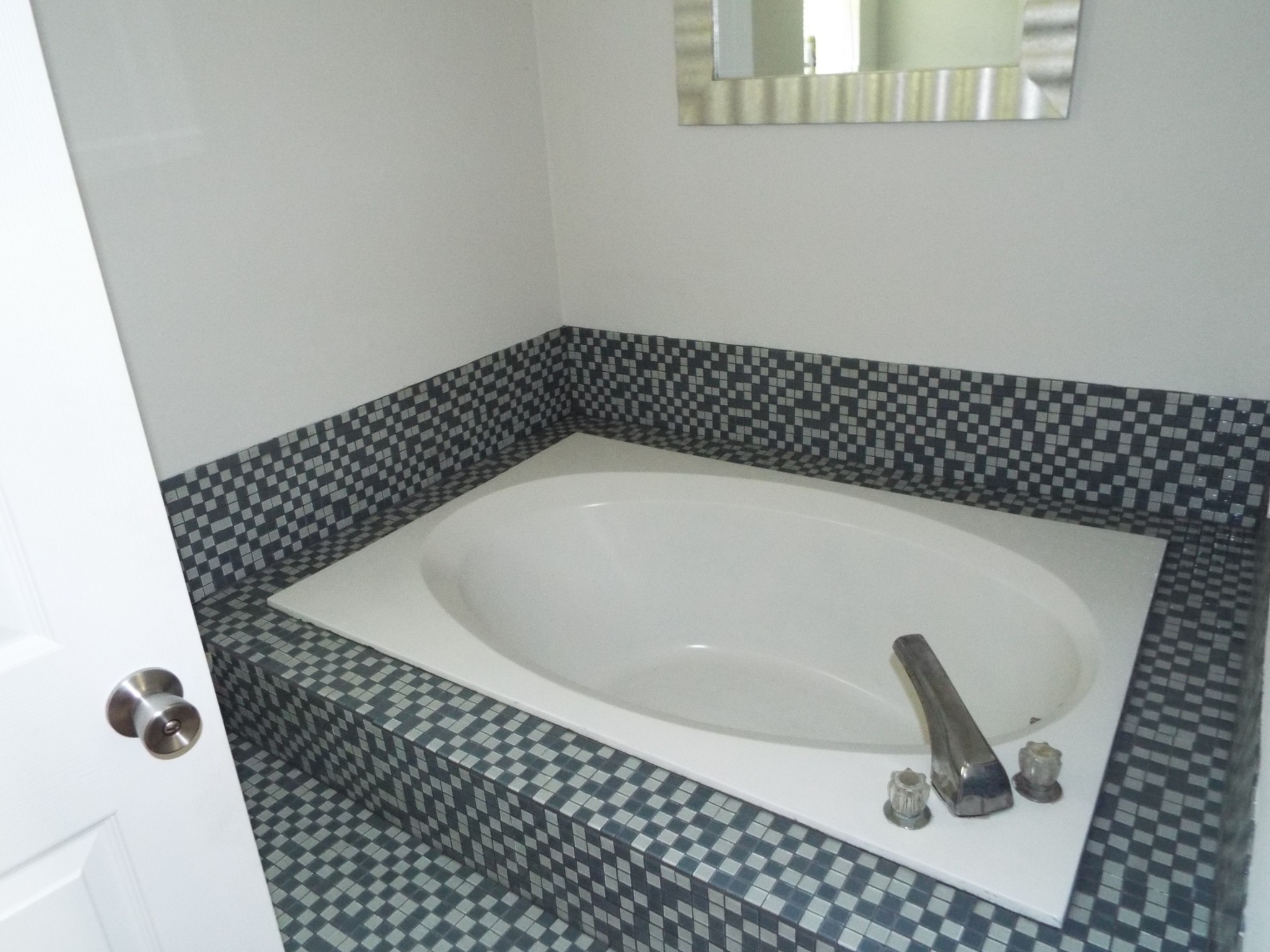 2930 Franklin Road Lebanon, TN 37090 - Photo 14 of 19 a bathroom with a bathtub