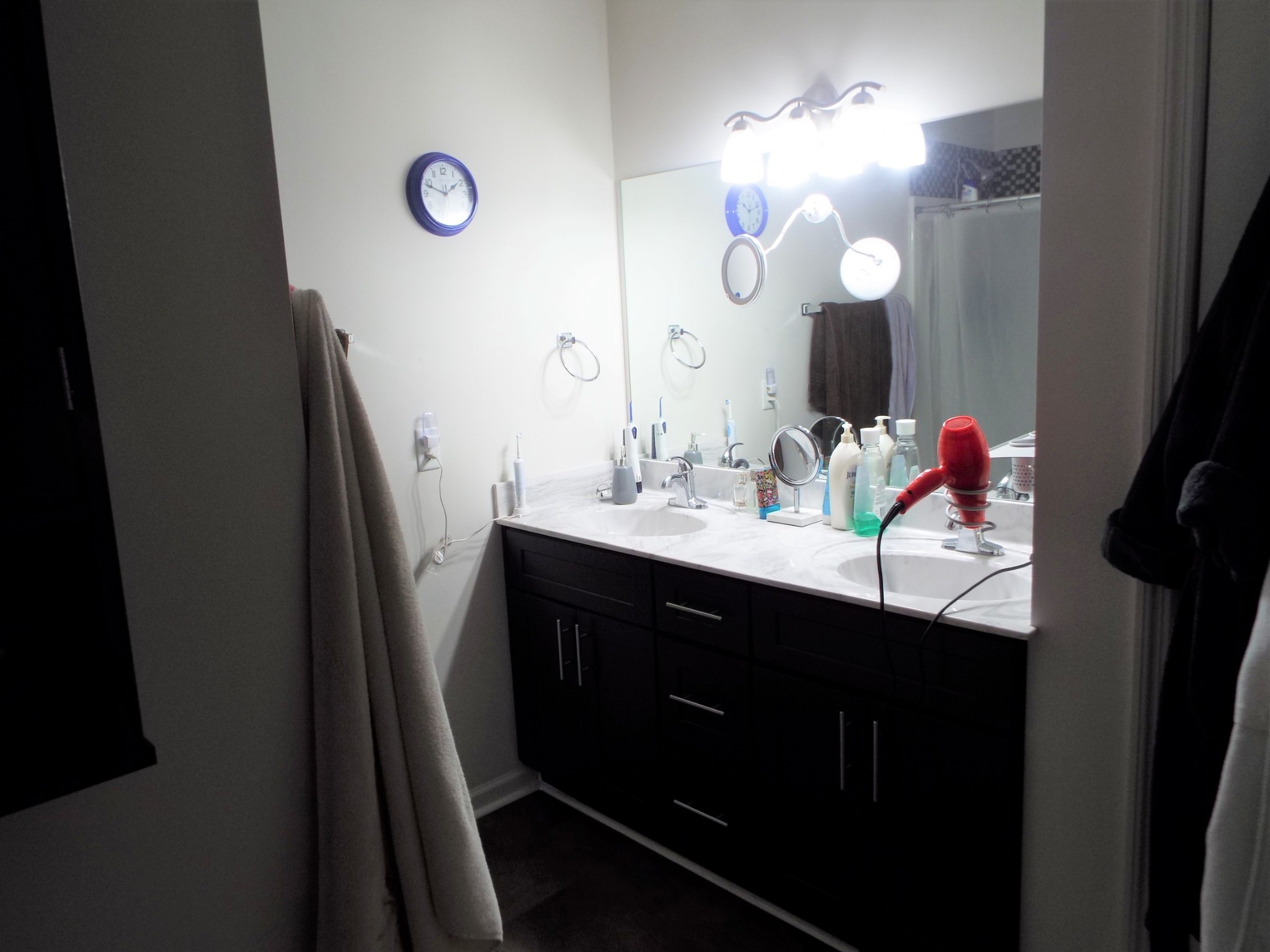 2930 Franklin Road Lebanon, TN 37090 - Photo 15 of 19 a bathroom with a sink vanity and a mirror