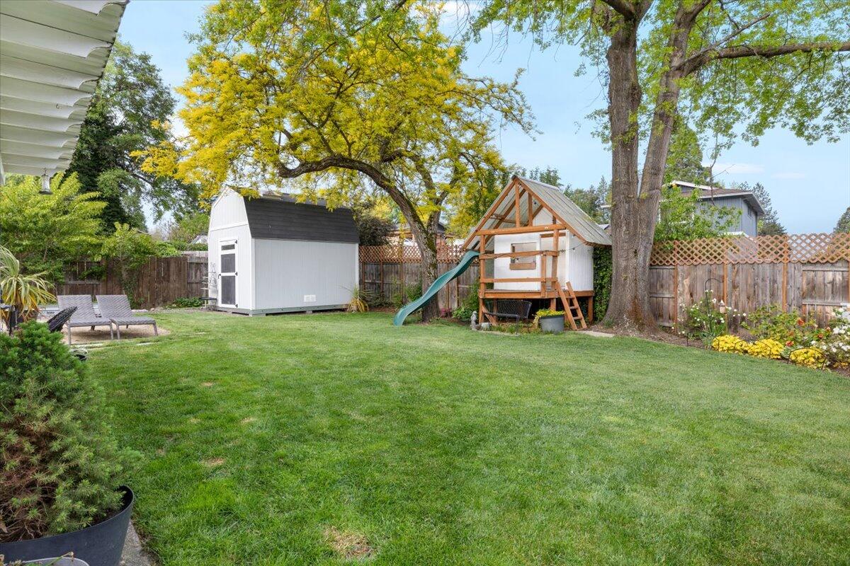 2671 Aldersgate Road Medford, OR 97504 - Photo 34 of 36 34-CI_7386