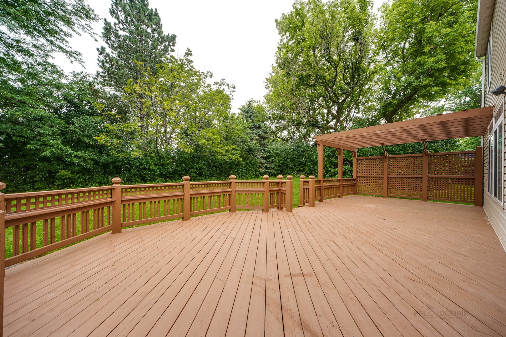 185 Aberdeen Drive Algonquin, IL 60102 - Photo 32 of 36 a view of a balcony with wooden floor and fence