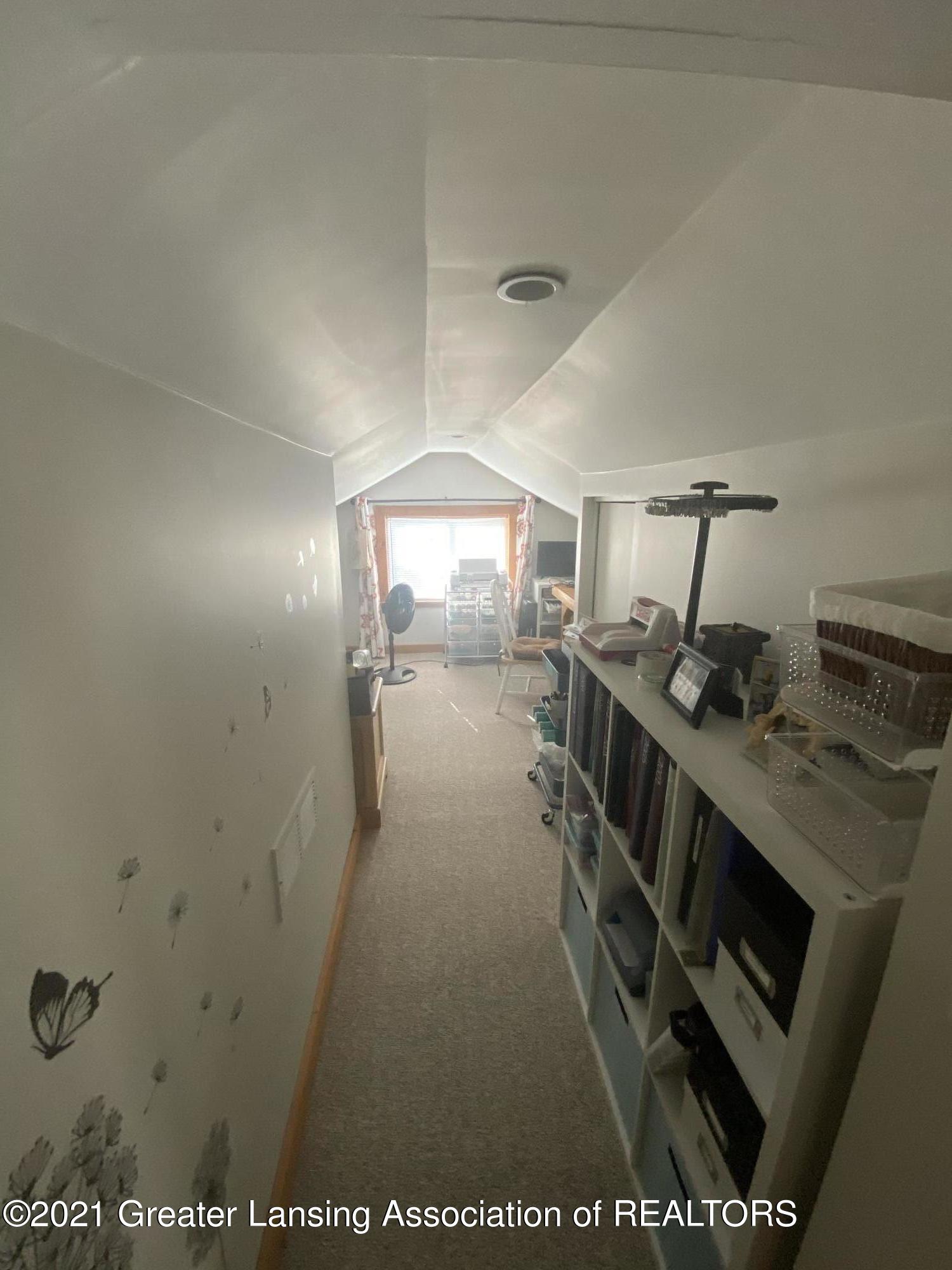 407 Strathmore Road Lansing, MI 48910 - Photo 15 of 17 C79B88BF-4844-4C81-9255-D0FA2899A8FC