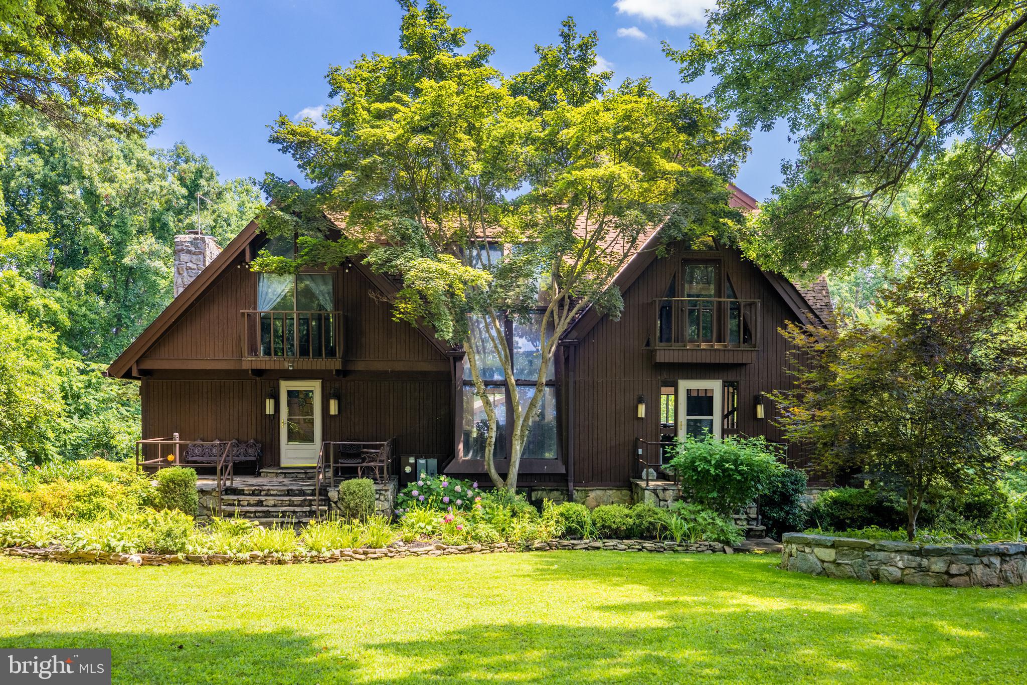 a view of house with a yard