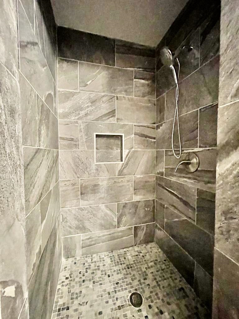 4715 Stage Road Memphis, TN 38128 - Photo 7 of 22 a bathroom with a shower