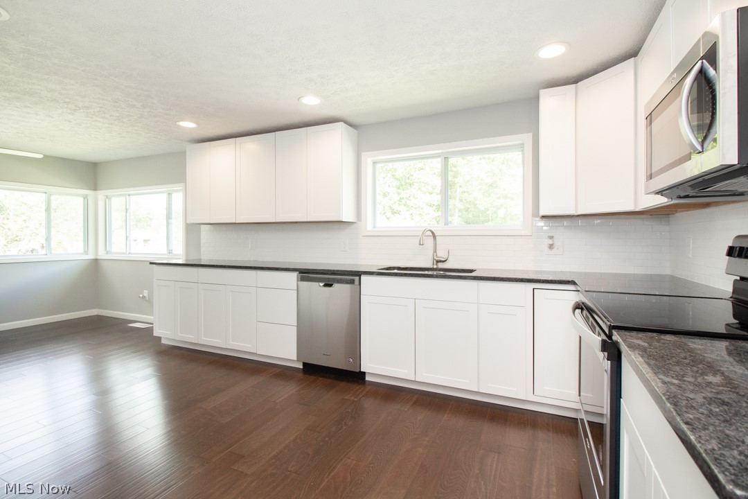 7935 Coon Club Road Medina, OH 44256 - Photo 6 of 25 granite countertops!
