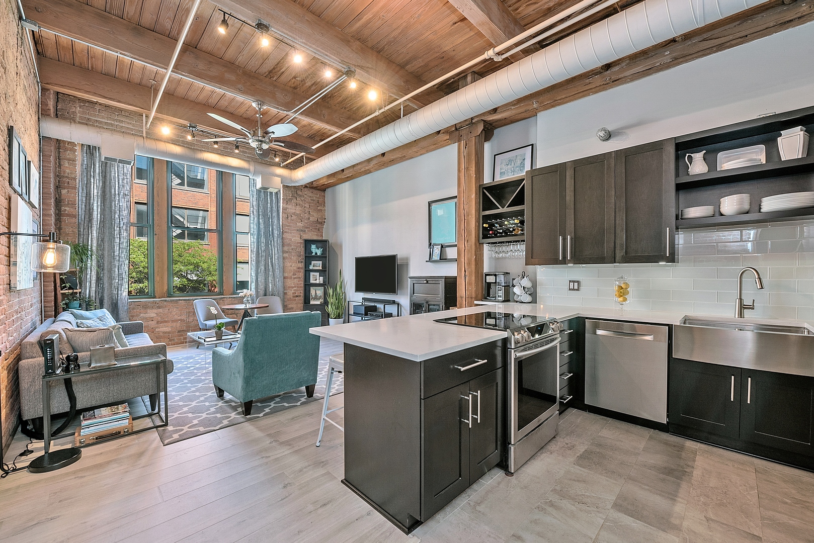 331 South Peoria Street, Unit 303 Chicago, IL 60607 - Photo 11 of 25 a kitchen with lots of counter top space