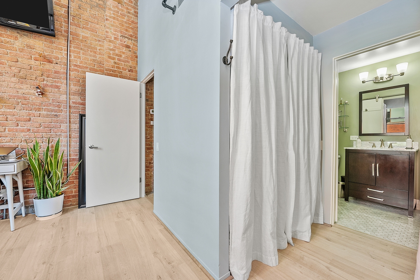 331 South Peoria Street, Unit 303 Chicago, IL 60607 - Photo 17 of 25 a view of a hallway with wooden floor and a bathroom