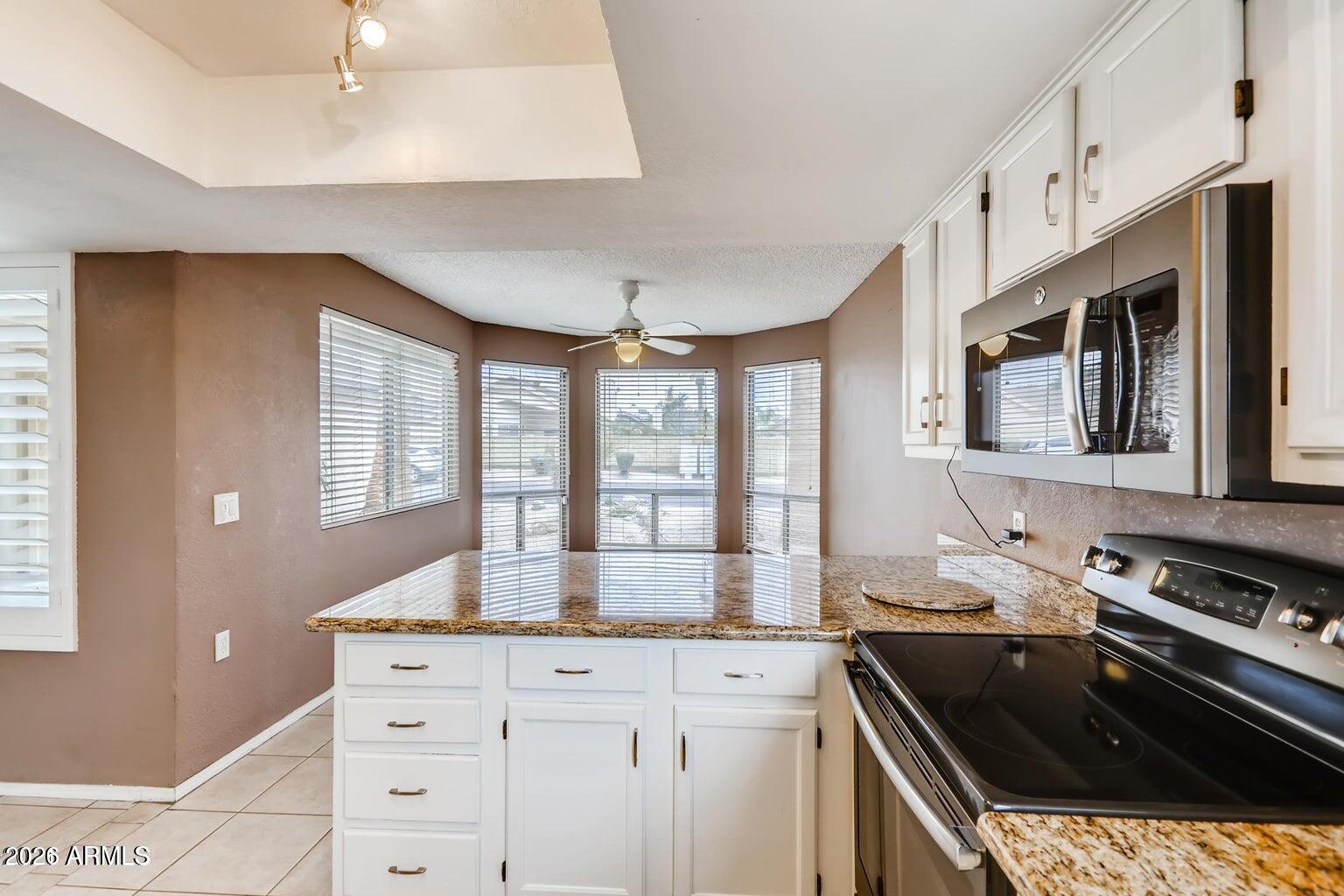 15652 North 38th Place Phoenix, AZ 85032 - Photo 10 of 22 10