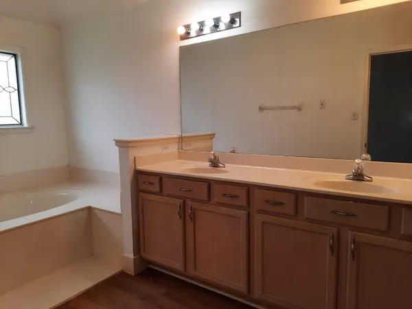 $2,200 | 4456 Alixs Drive, Memphis, TN 38125