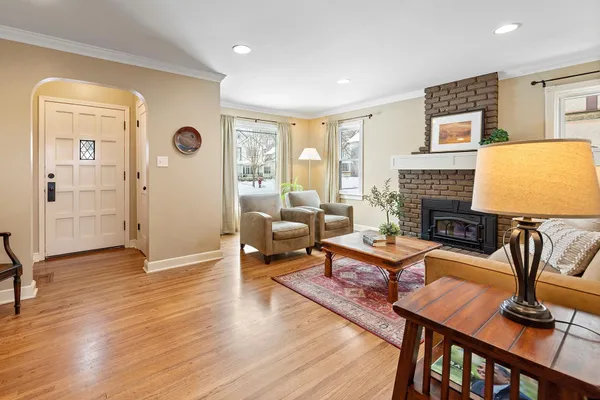 $899,900 | 5137 Vincent Avenue South, Minneapolis, MN 55410