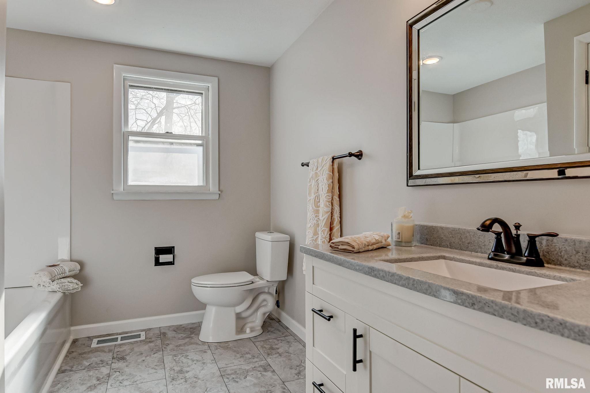 2030 Cambridge Road Springfield, IL 62704 - Photo 16 of 35 Gallery Image 16