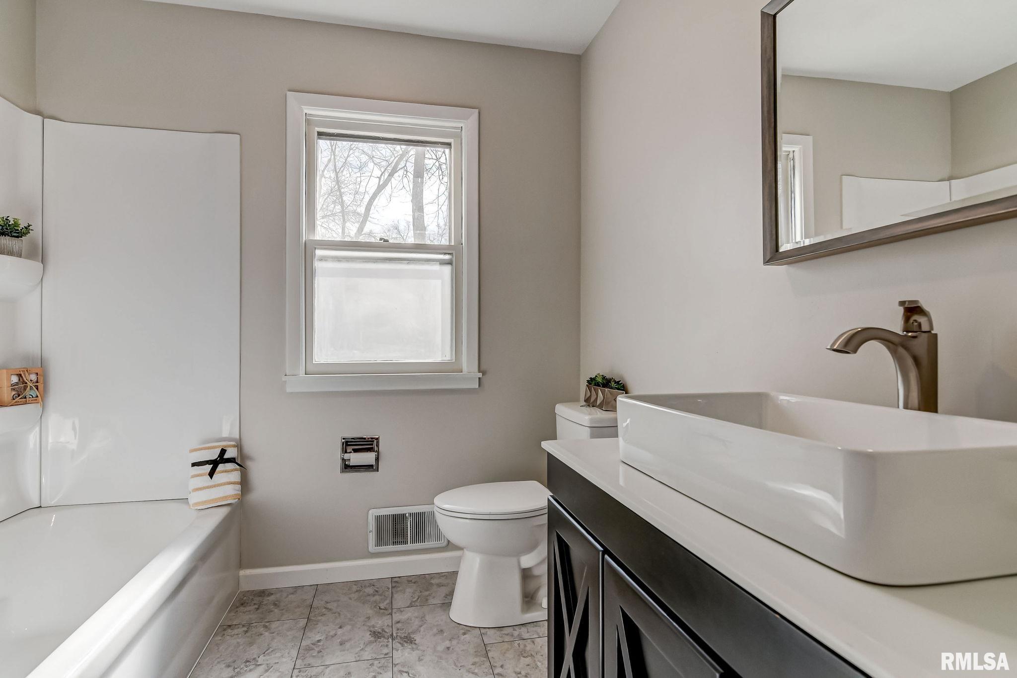 2030 Cambridge Road Springfield, IL 62704 - Photo 21 of 35 Gallery Image 21
