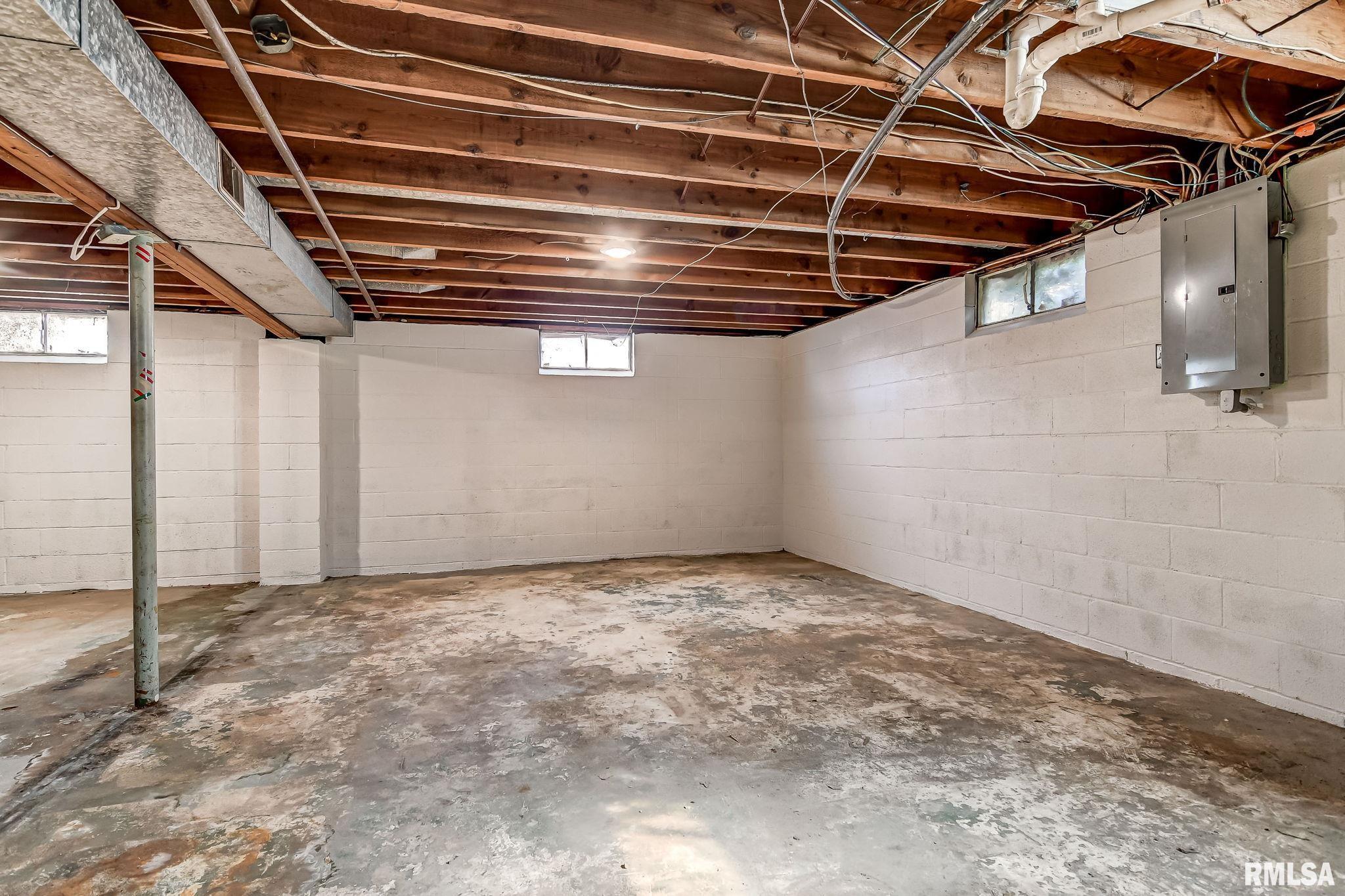 2030 Cambridge Road Springfield, IL 62704 - Photo 26 of 35 Gallery Image 26