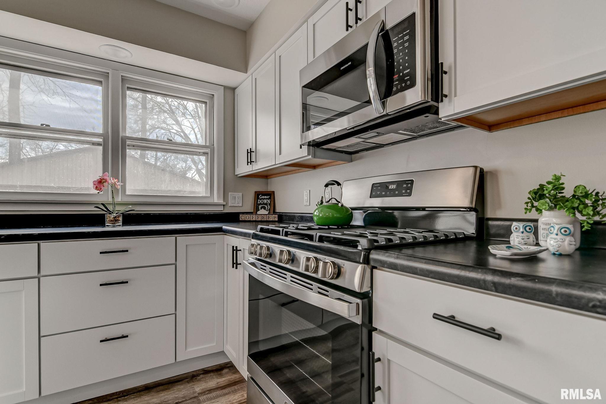 2030 Cambridge Road Springfield, IL 62704 - Photo 9 of 35 Gallery Image 9