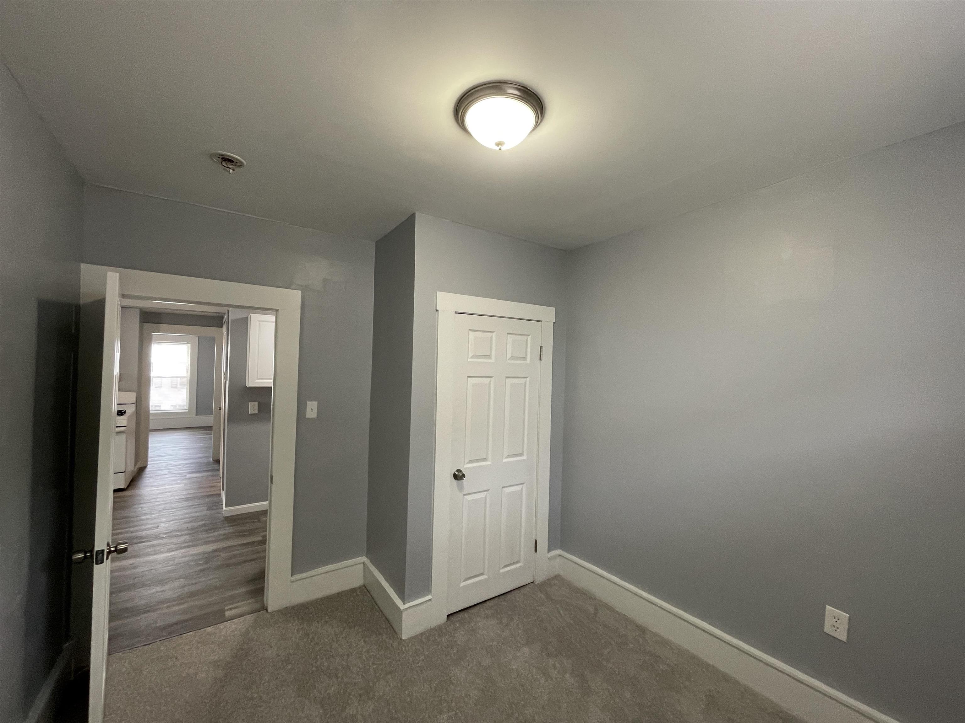 412 Manchester Street Manchester, NH 03103 - Photo 10 of 27