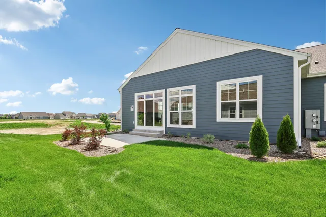 $679,900 | 1388 Prairie Creek Boulevard, Unit 12E, Oconomowoc, WI 53066