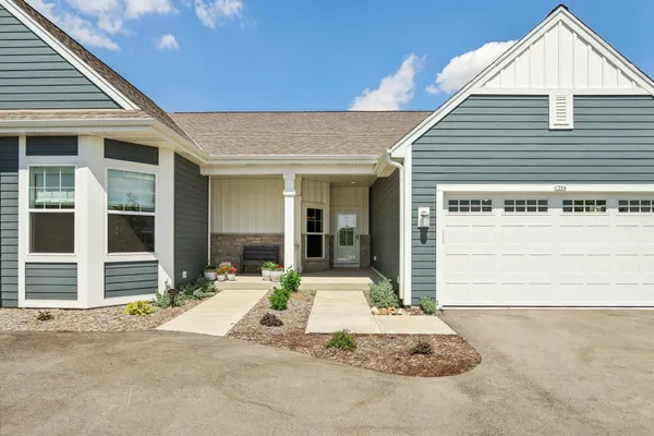 $679,900 | 1388 Prairie Creek Boulevard, Unit 12E, Oconomowoc, WI 53066