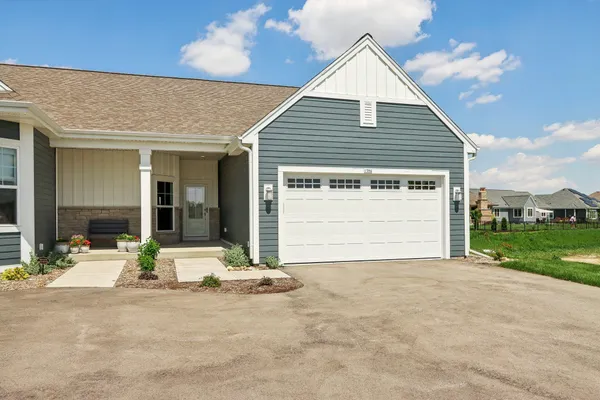 $679,900 | 1388 Prairie Creek Boulevard, Unit 12E, Oconomowoc, WI 53066