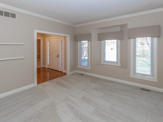 5053 Timber Ridge Drive Columbus, IN 47201 - Photo 4 of 38 Gallery Image 4