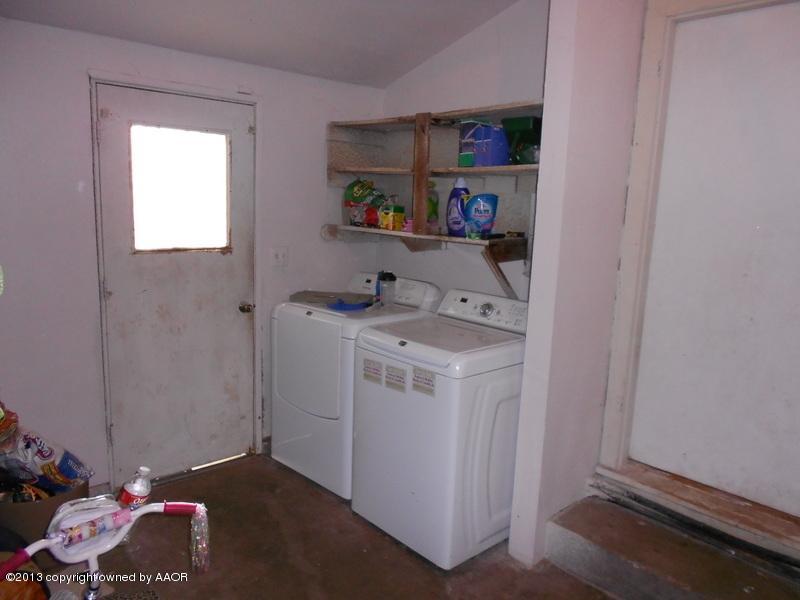 2404 North Spring Street Amarillo, TX 79107 - Photo 19 of 25 Utility in Garage