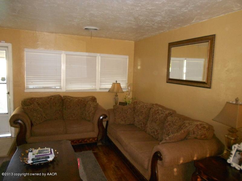 2404 North Spring Street Amarillo, TX 79107 - Photo 2 of 25 Living Area