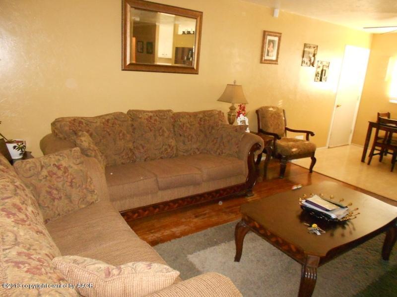2404 North Spring Street Amarillo, TX 79107 - Photo 3 of 25 Living Area