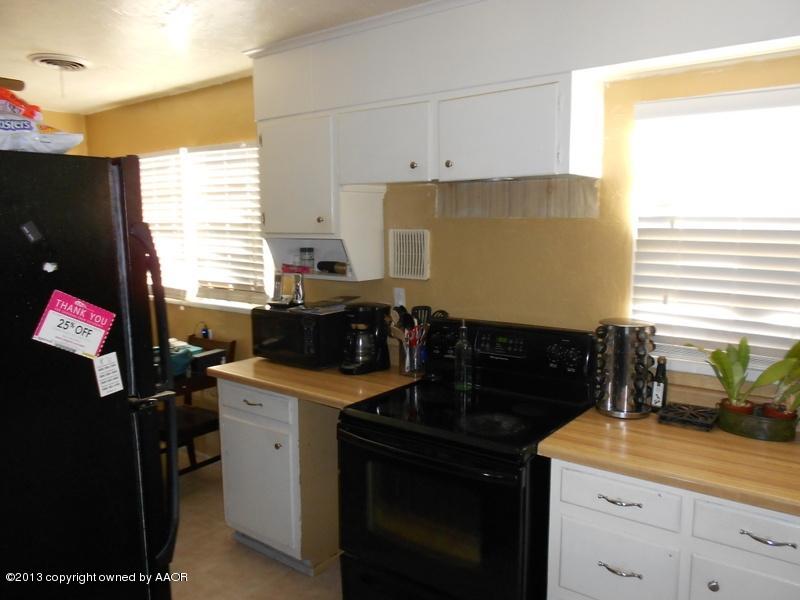 2404 North Spring Street Amarillo, TX 79107 - Photo 8 of 25 Kitchen