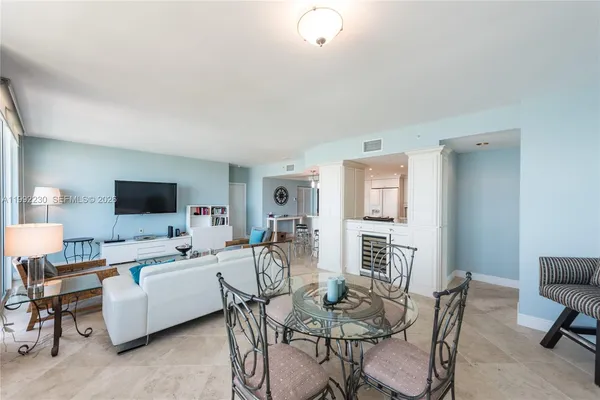 $6,000 | 90 Alton Road, Unit PH3309, Miami Beach, FL 33139