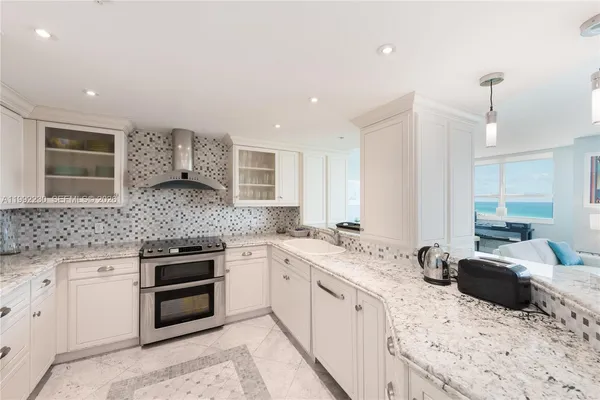 $6,000 | 90 Alton Road, Unit PH3309, Miami Beach, FL 33139