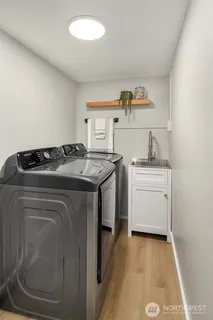 $925,000 | 3242 Northeast 98th Street, Seattle, WA 98115