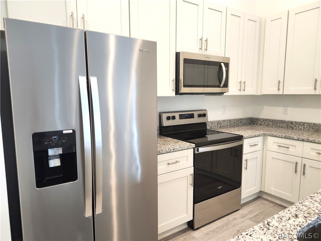 2800 Southwest 139th Street Ocala, FL 34473 - Photo 8 of 16 a kitchen with stainless steel appliances a refrigerator stove and microwave