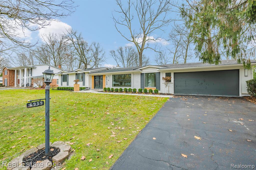 6959 North Springridge Road West Bloomfield, MI 48322 - Photo 2 of 48