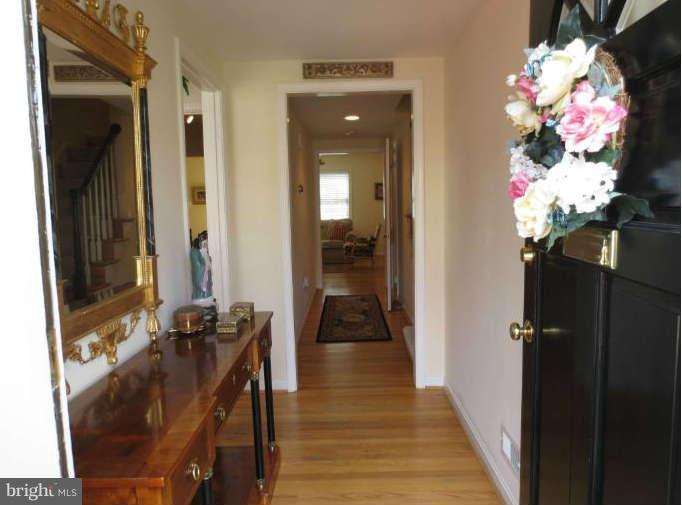 6743 Towne Lane Road McLean, VA 22101 - Photo 3 of 20 Interior (General)