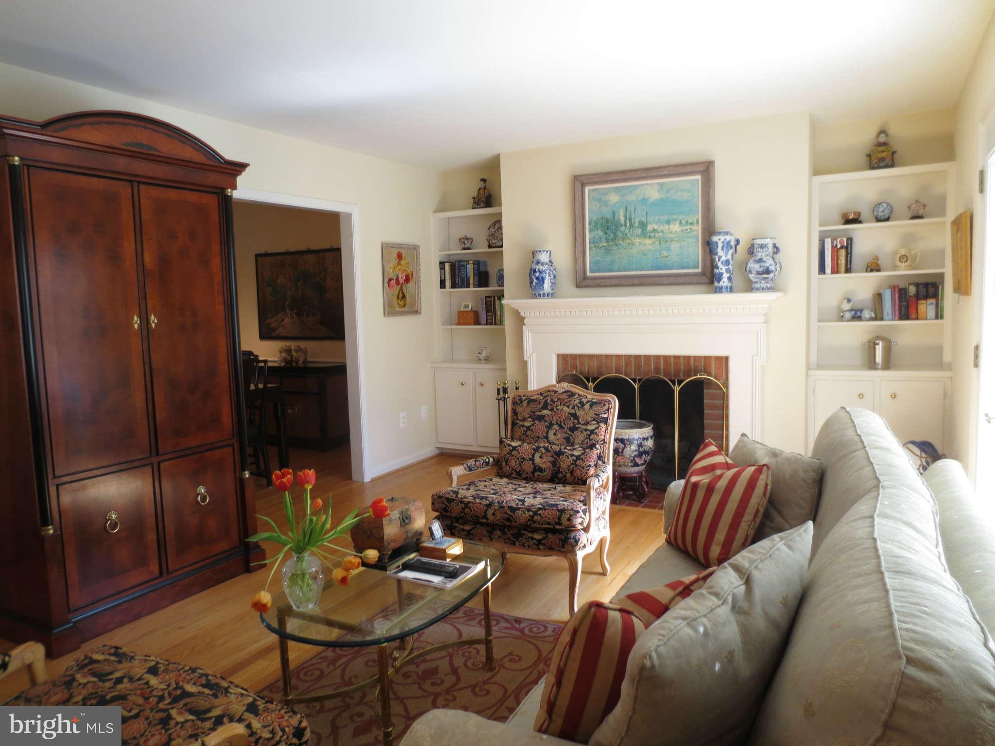 6743 Towne Lane Road McLean, VA 22101 - Photo 7 of 20 Living Room