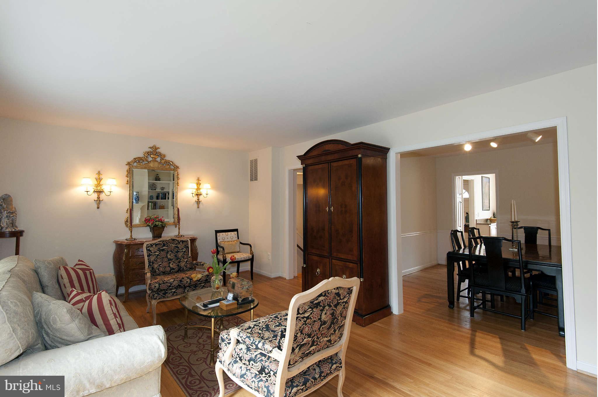 6743 Towne Lane Road McLean, VA 22101 - Photo 8 of 20 Living Room