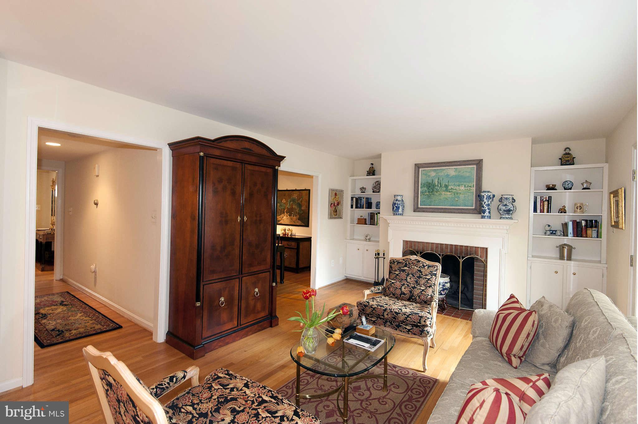 6743 Towne Lane Road McLean, VA 22101 - Photo 9 of 20 Living Room