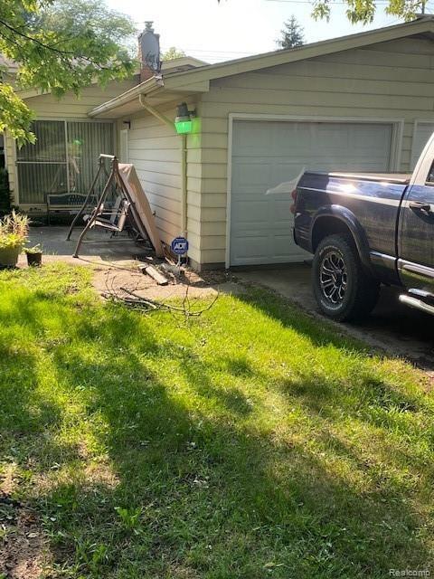 5015 Calkins Road Flint, MI 48532 - Photo 5 of 26