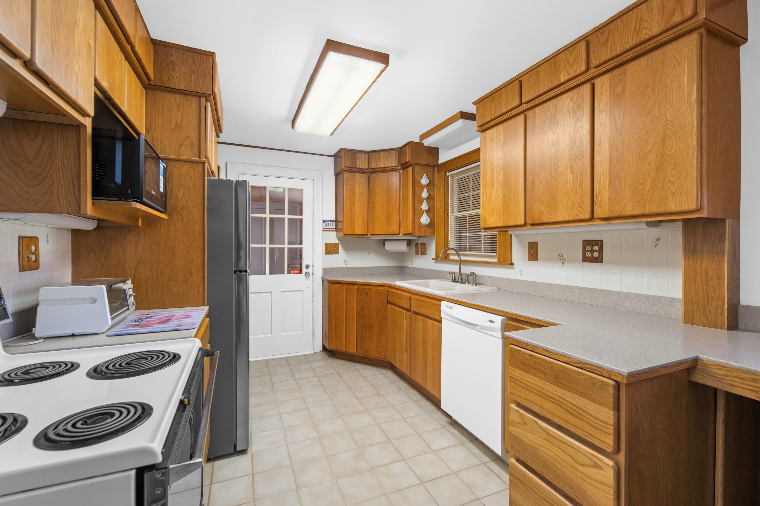 66 Graham Street Biddeford, ME 04005 - Photo 3 of 31 Kitchen
