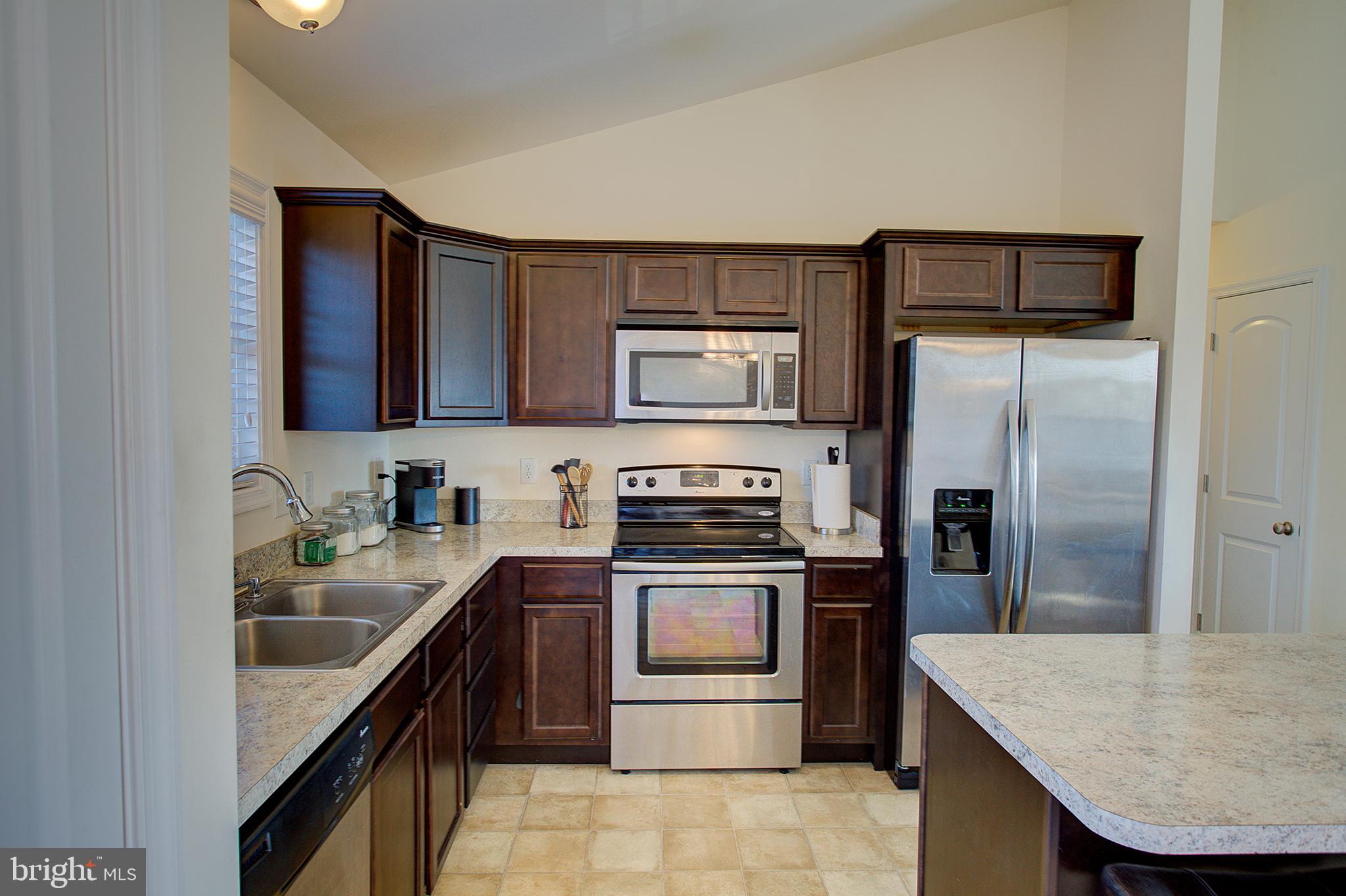 141 Buchanan Lane Inwood, WV 25428 - Photo 9 of 32 USA made suite of Amana Appliances!