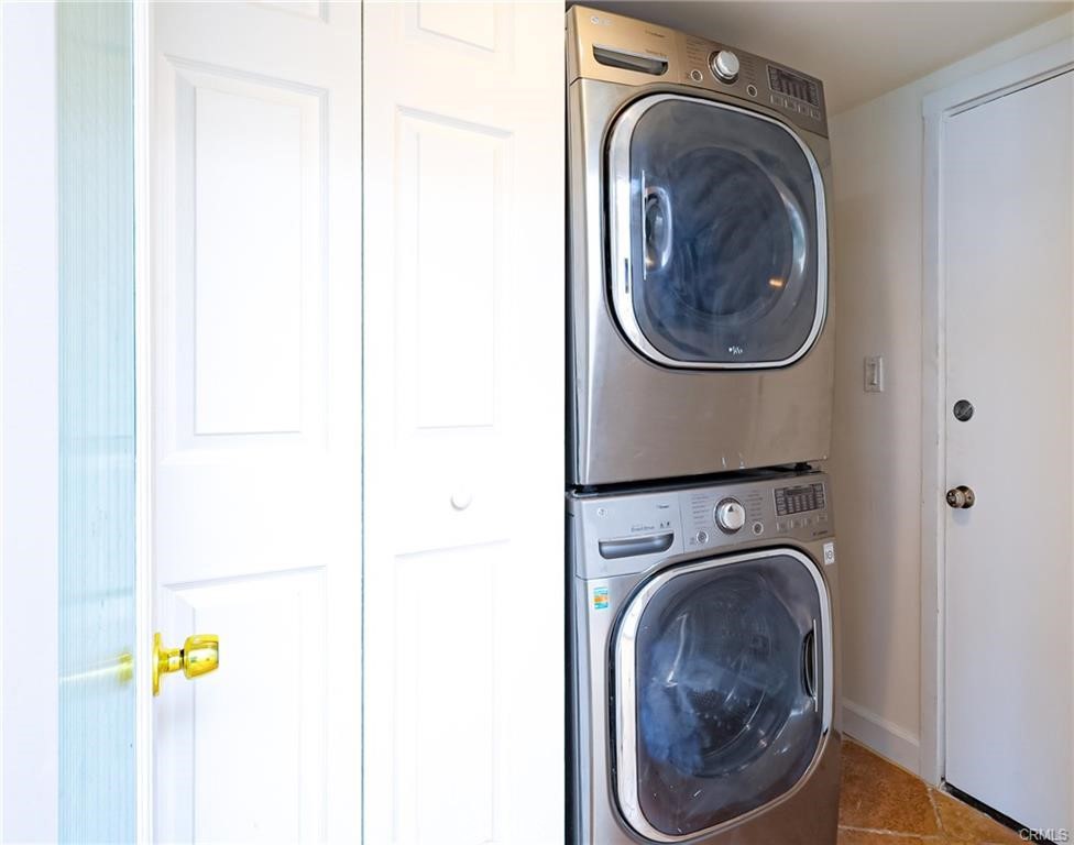 13425 Java Drive Beverly Hills, CA 90210 - Photo 9 of 28 a utility room with dryer and washer