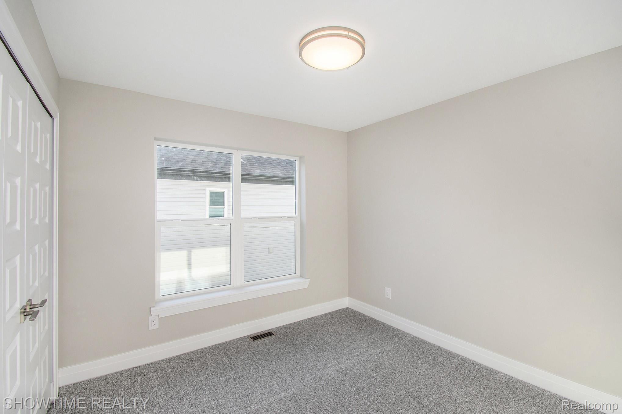 1945 Martin Road Ferndale, MI 48220 - Photo 18 of 27 211214 12.00pm Sinishtaj 1945 Martin Rd_25
