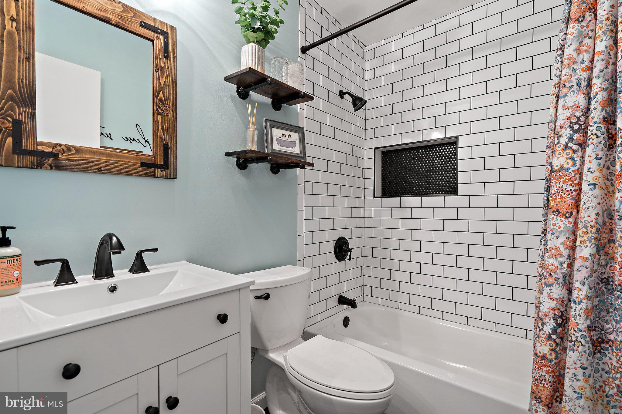 14801 Rising Sun Lane Haymarket, VA 20169 - Photo 23 of 39 Fully updated hall bath on upper level