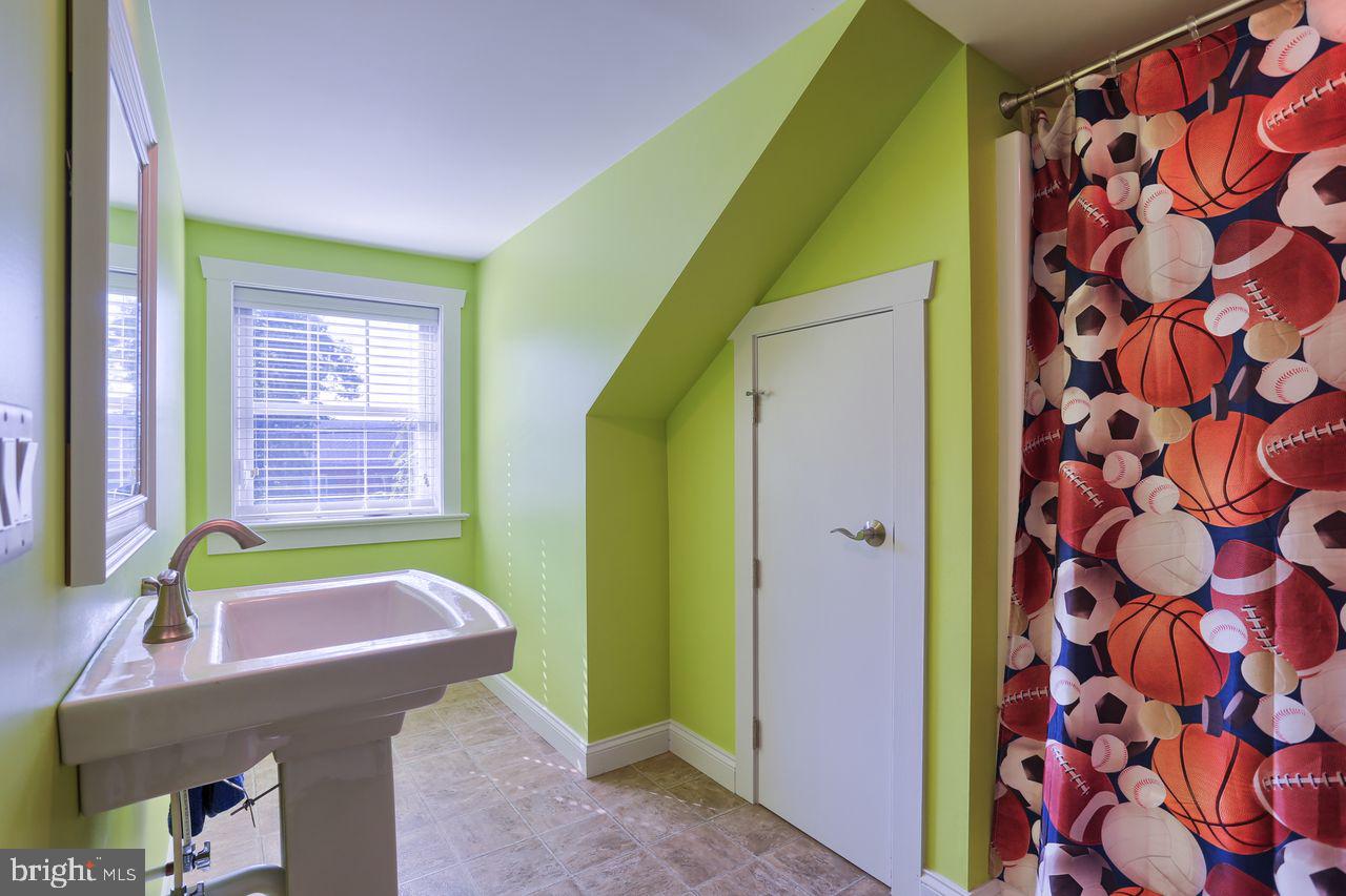 190 Hossler Road Manheim, PA 17545 - Photo 20 of 39 Second floor bathroom w/tub and shower.