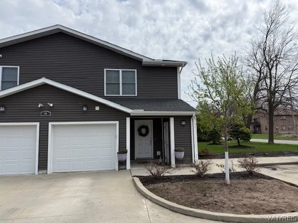 $2,700 | 46 Roger Chaffee Drive, Unit 1, Amherst, NY 14228
