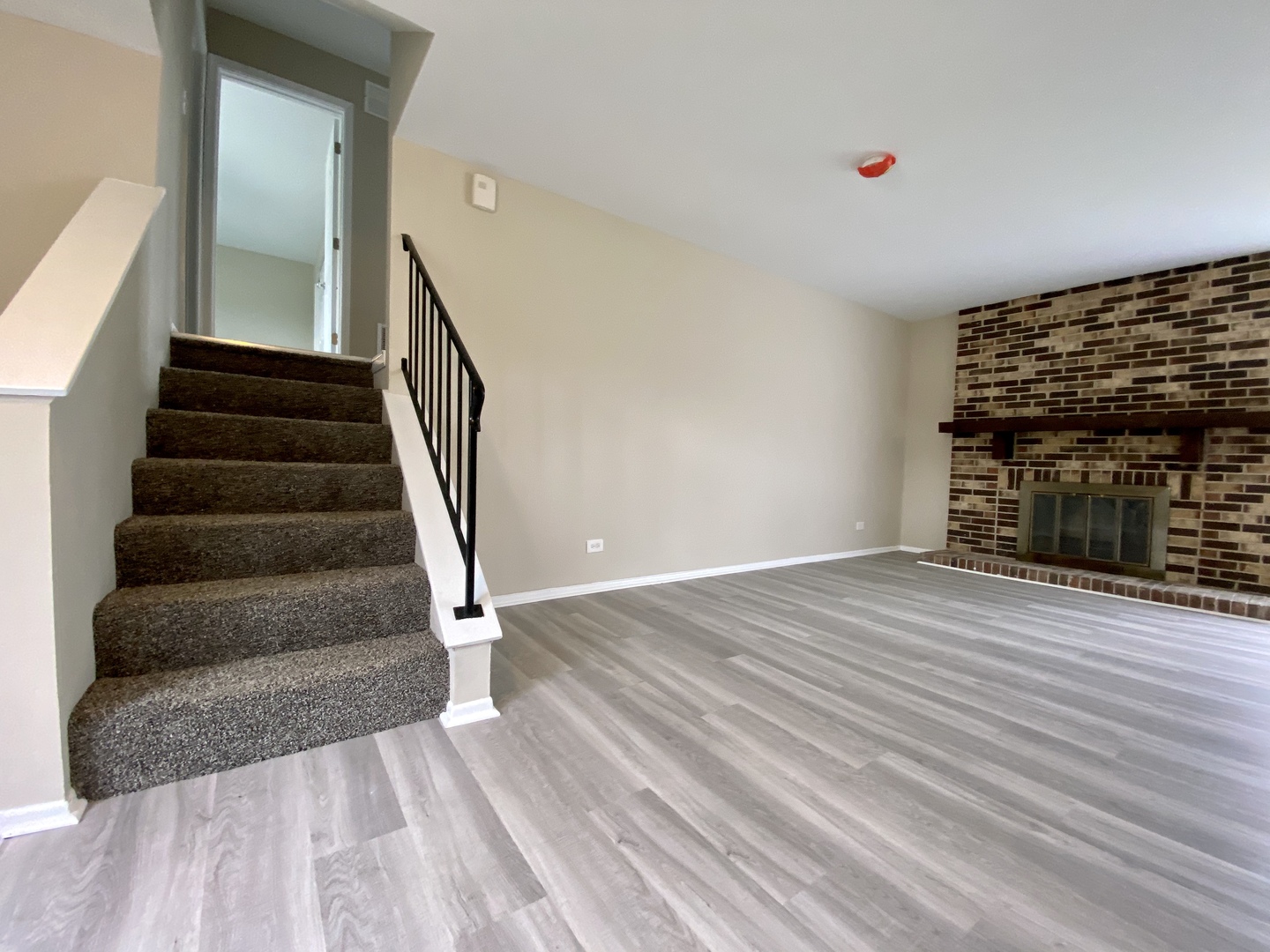 231 Oakhurst Road Matteson, IL 60443 - Photo 2 of 8 a view of entryway and hall with wooden floor