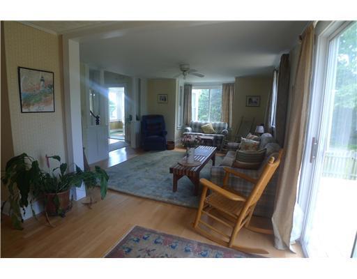 16 Lakeview Road West Boothbay Harbor, ME 04575 - Photo 10 of 19 Living Room.