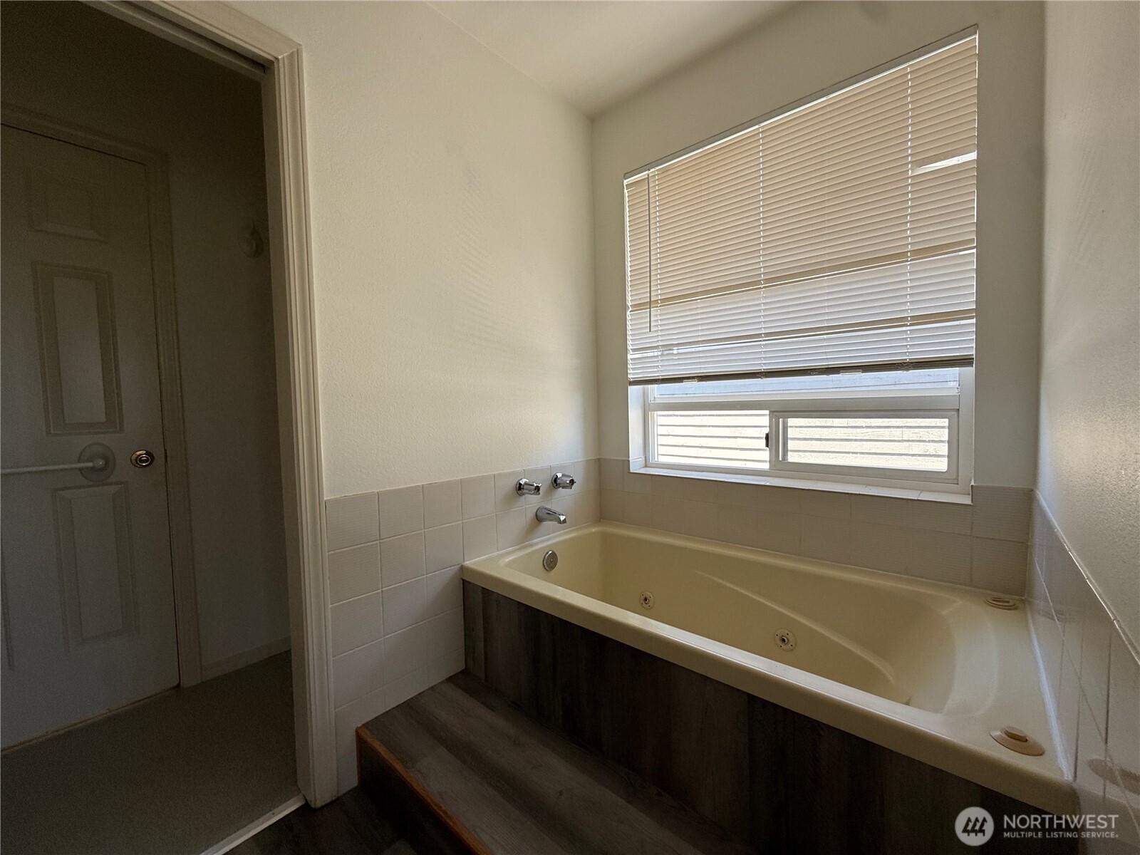 2327 North 65th Street Seattle, WA 98103 - Photo 17 of 30