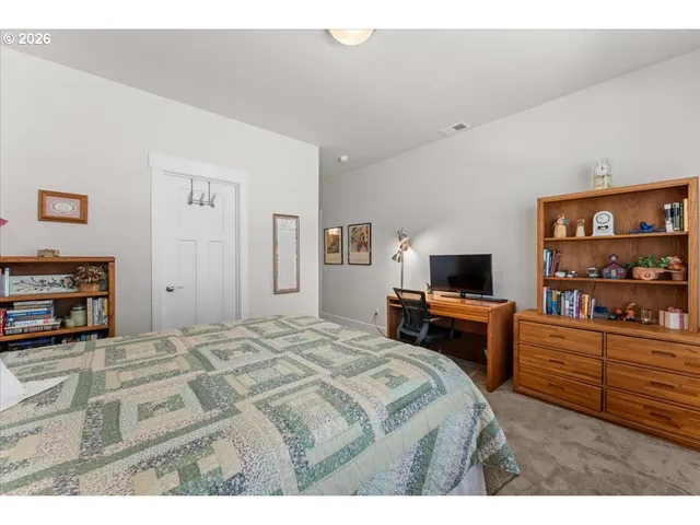 $717,700 | 229 Northeast 17th Avenue, Canby, OR 97013