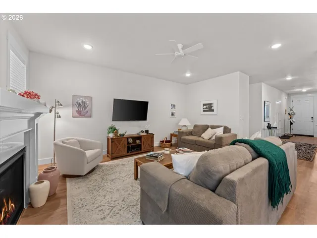 $717,700 | 229 Northeast 17th Avenue, Canby, OR 97013