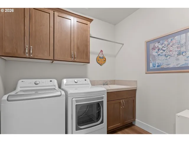 $717,700 | 229 Northeast 17th Avenue, Canby, OR 97013